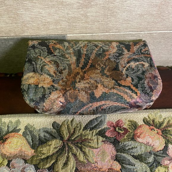 Vintage Floral Tapestry Vinyl Lined Cosmetic Make Up Bag Pouch Magnetic clasp - Picture 3 of 6